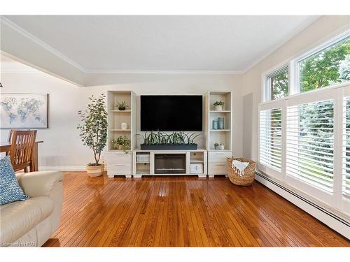 236 Mary Street, Goderich, ON - Indoor Photo Showing Living Room