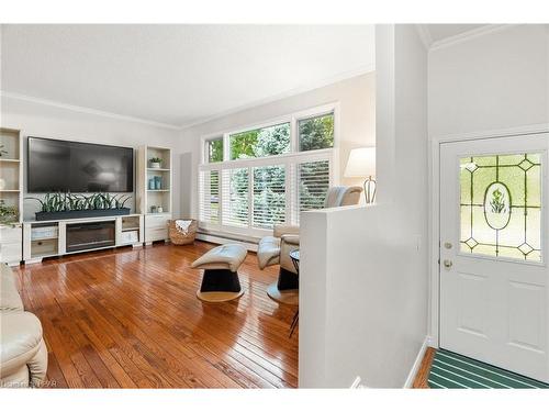 236 Mary Street, Goderich, ON - Indoor Photo Showing Living Room