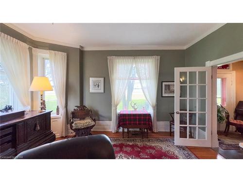 73399 London Road, Kippen, ON - Indoor Photo Showing Living Room