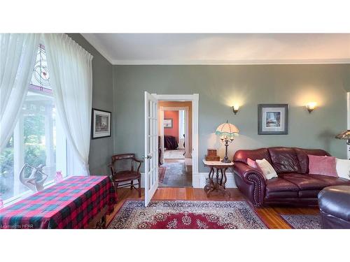 73399 London Road, Kippen, ON - Indoor Photo Showing Living Room