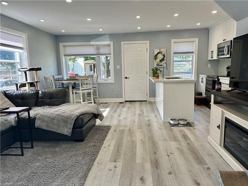 163 Scott Street, Wingham, ON - Indoor Photo Showing Living Room