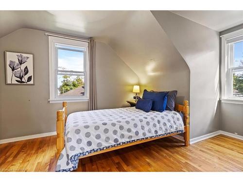 188 Princess Street, Stratford, ON - Indoor Photo Showing Bedroom