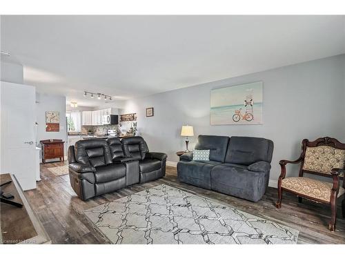 6-18 Sauble River Road, Grand Bend, ON - Indoor Photo Showing Living Room