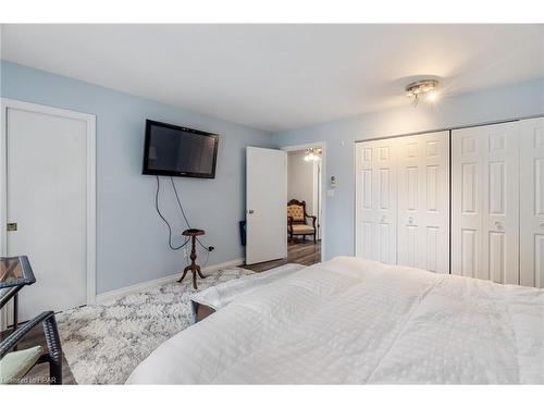 6-18 Sauble River Road, Grand Bend, ON - Indoor Photo Showing Bedroom