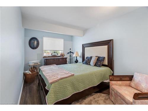 6-18 Sauble River Road, Grand Bend, ON - Indoor Photo Showing Bedroom