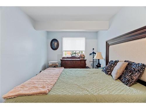 6-18 Sauble River Road, Grand Bend, ON - Indoor Photo Showing Bedroom