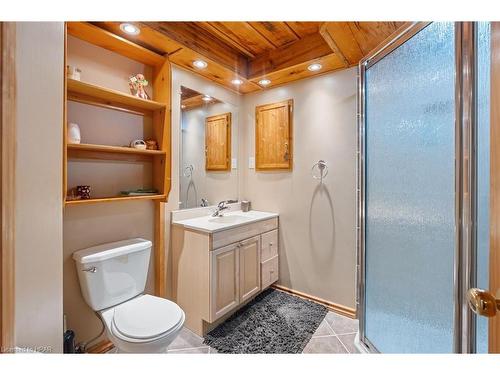 6-18 Sauble River Road, Grand Bend, ON - Indoor Photo Showing Bathroom