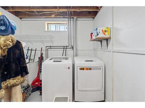 6-18 Sauble River Road, Grand Bend, ON - Indoor Photo Showing Laundry Room