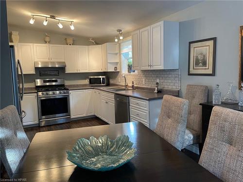 15 Huron Lane, Meneset, ON - Indoor Photo Showing Kitchen