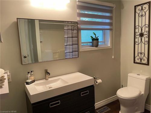 15 Huron Lane, Meneset, ON - Indoor Photo Showing Bathroom