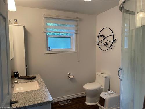 15 Huron Lane, Meneset, ON - Indoor Photo Showing Bathroom