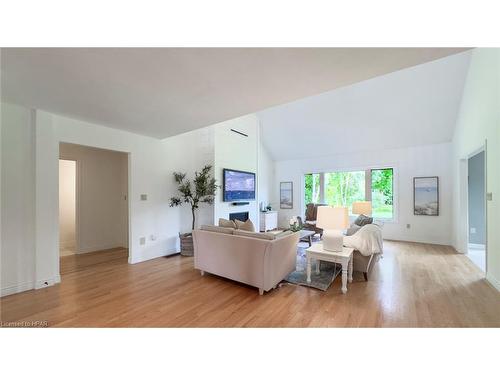 30 Lidderdale Street, Bayfield, ON - Indoor Photo Showing Living Room