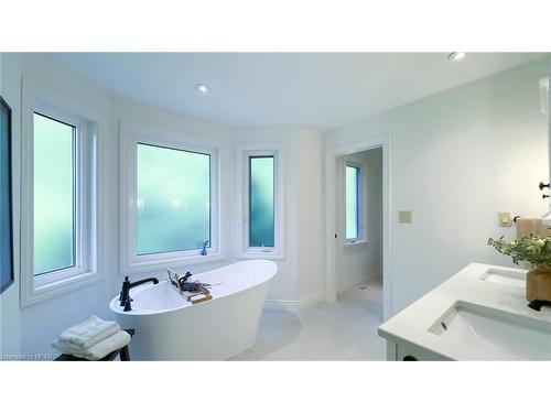 30 Lidderdale Street, Bayfield, ON - Indoor Photo Showing Bathroom