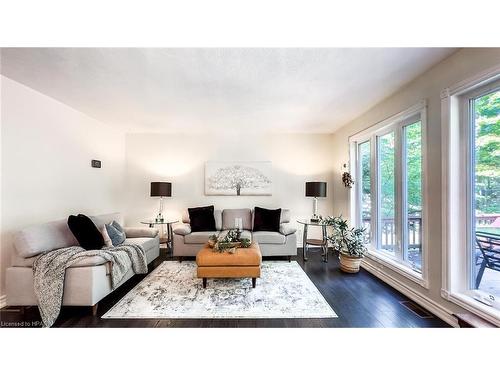 216 Shadywood Crescent, Point Clark, ON - Indoor Photo Showing Living Room