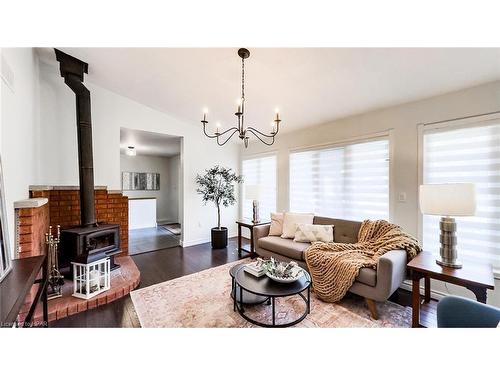 216 Shadywood Crescent, Point Clark, ON - Indoor Photo Showing Living Room