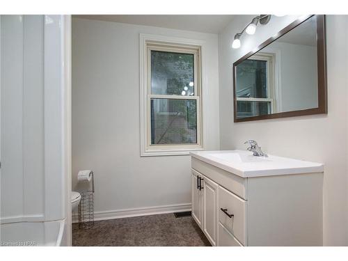 237 Romeo Street S, Stratford, ON - Indoor Photo Showing Bathroom