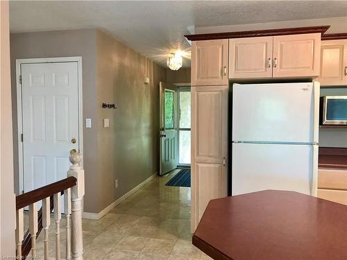 138 Athlone Crescent, Stratford, ON - Indoor Photo Showing Kitchen