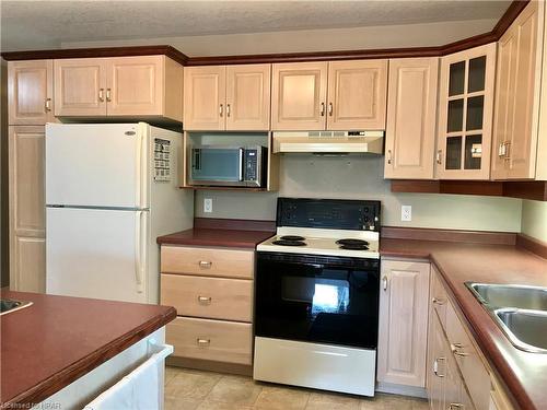 138 Athlone Crescent, Stratford, ON - Indoor Photo Showing Kitchen With Double Sink