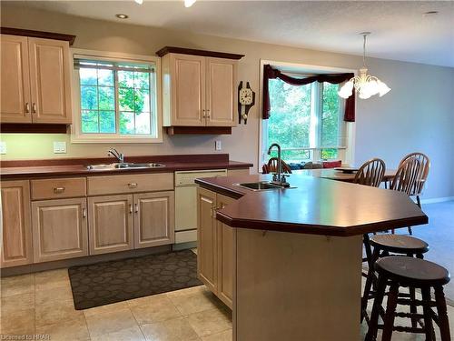 138 Athlone Crescent, Stratford, ON - Indoor Photo Showing Kitchen With Double Sink