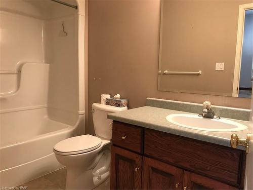 138 Athlone Crescent, Stratford, ON - Indoor Photo Showing Bathroom