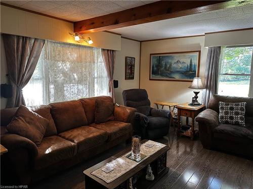 208 Edward Street, Wingham, ON - Indoor Photo Showing Living Room