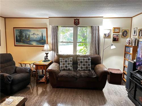 208 Edward Street, Wingham, ON - Indoor Photo Showing Living Room