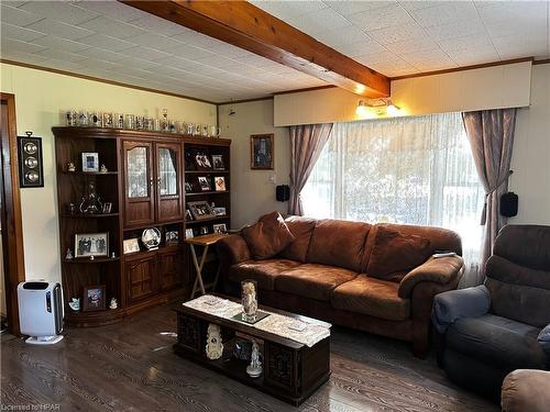 208 Edward Street, Wingham, ON - Indoor Photo Showing Living Room