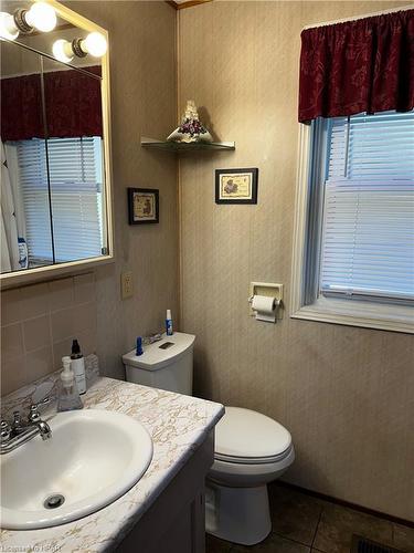 208 Edward Street, Wingham, ON - Indoor Photo Showing Bathroom