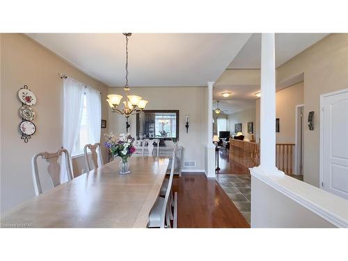 38 Stornoway Crescent, Seaforth, ON - Indoor Photo Showing Dining Room