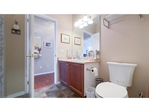 38 Stornoway Crescent, Seaforth, ON - Indoor Photo Showing Bathroom