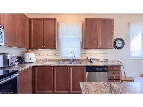 38 Stornoway Crescent, Seaforth, ON - Indoor Photo Showing Kitchen With Double Sink