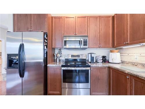 38 Stornoway Crescent, Seaforth, ON - Indoor Photo Showing Kitchen