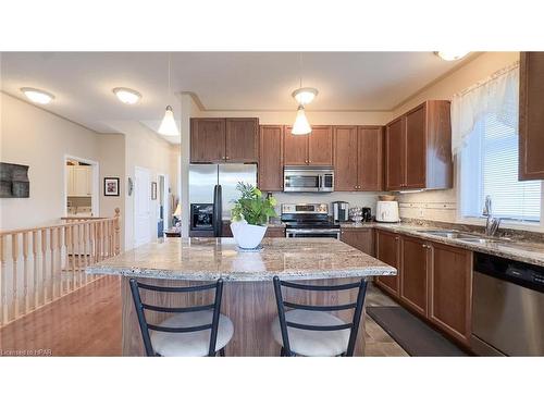 38 Stornoway Crescent, Seaforth, ON - Indoor Photo Showing Kitchen With Double Sink