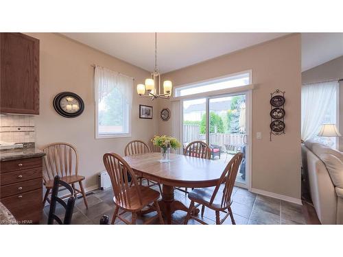 38 Stornoway Crescent, Seaforth, ON - Indoor Photo Showing Dining Room