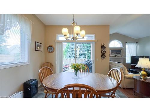 38 Stornoway Crescent, Seaforth, ON - Indoor Photo Showing Dining Room