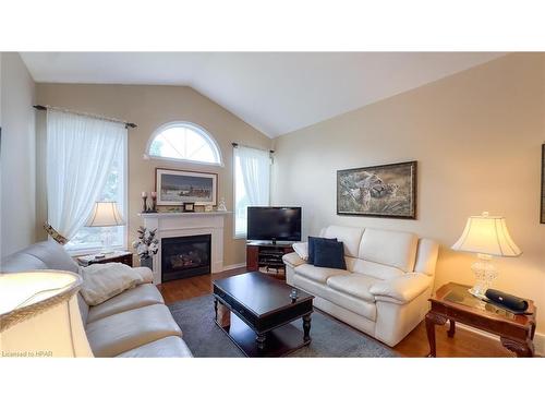 38 Stornoway Crescent, Seaforth, ON - Indoor Photo Showing Living Room With Fireplace