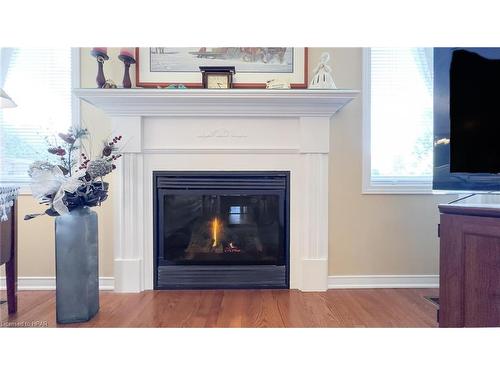 38 Stornoway Crescent, Seaforth, ON - Indoor Photo Showing Living Room With Fireplace