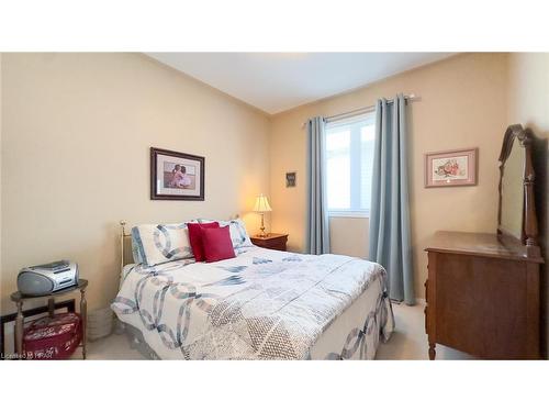 38 Stornoway Crescent, Seaforth, ON - Indoor Photo Showing Bedroom