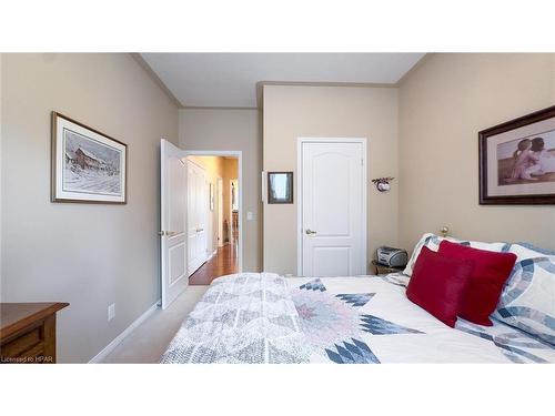 38 Stornoway Crescent, Seaforth, ON - Indoor Photo Showing Bedroom