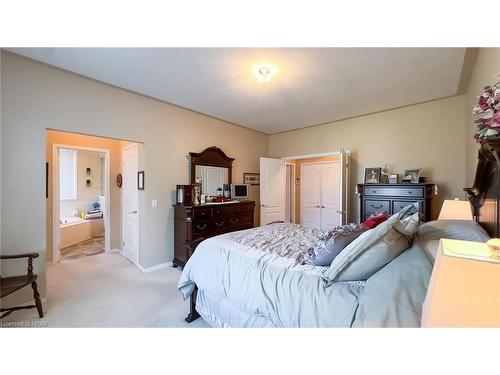 38 Stornoway Crescent, Seaforth, ON - Indoor Photo Showing Bedroom