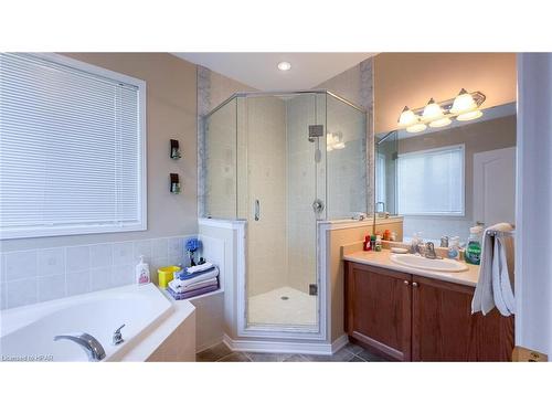 38 Stornoway Crescent, Seaforth, ON - Indoor Photo Showing Bathroom