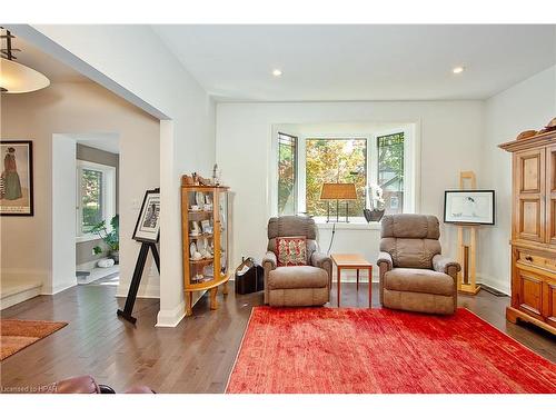 108 Avondale Avenue, Stratford, ON - Indoor Photo Showing Living Room