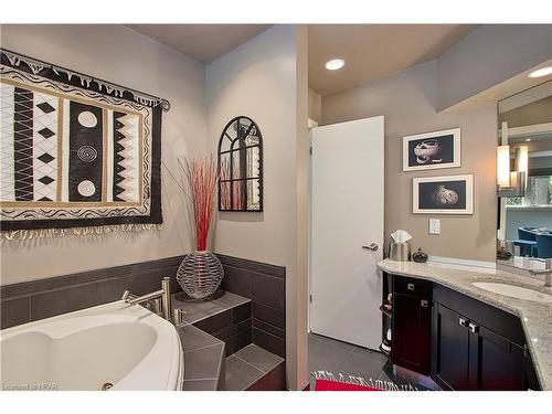 108 Avondale Avenue, Stratford, ON - Indoor Photo Showing Bathroom