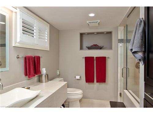 108 Avondale Avenue, Stratford, ON - Indoor Photo Showing Bathroom