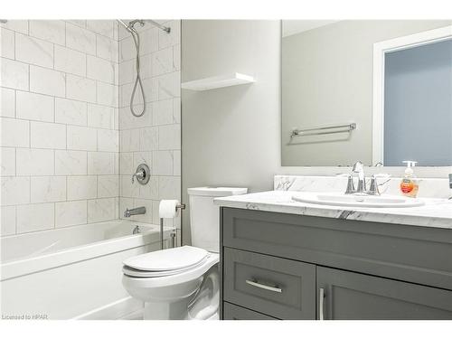 73 Robertson Drive, Stratford, ON - Indoor Photo Showing Bathroom