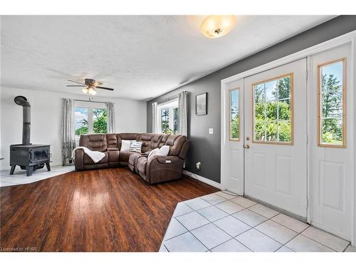 6140 3Rd Line, Minto, ON - Indoor Photo Showing Living Room