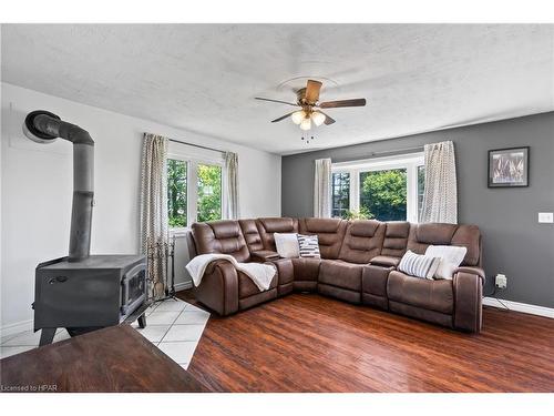 6140 3Rd Line, Minto, ON - Indoor Photo Showing Living Room