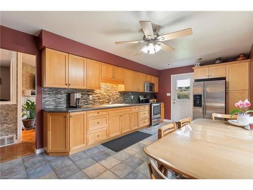 27 Hines Crescent, London, ON - Indoor Photo Showing Kitchen