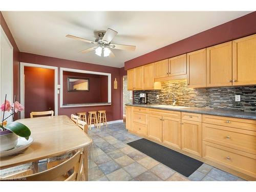 27 Hines Crescent, London, ON - Indoor Photo Showing Kitchen