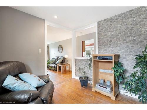 27 Hines Crescent, London, ON - Indoor Photo Showing Living Room With Fireplace